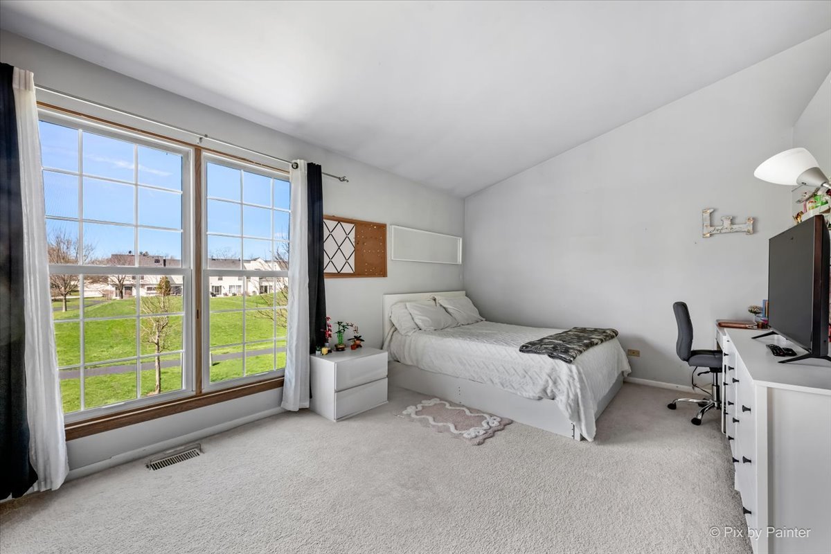 20 N Oltendorf Road, Streamwood, IL 60107