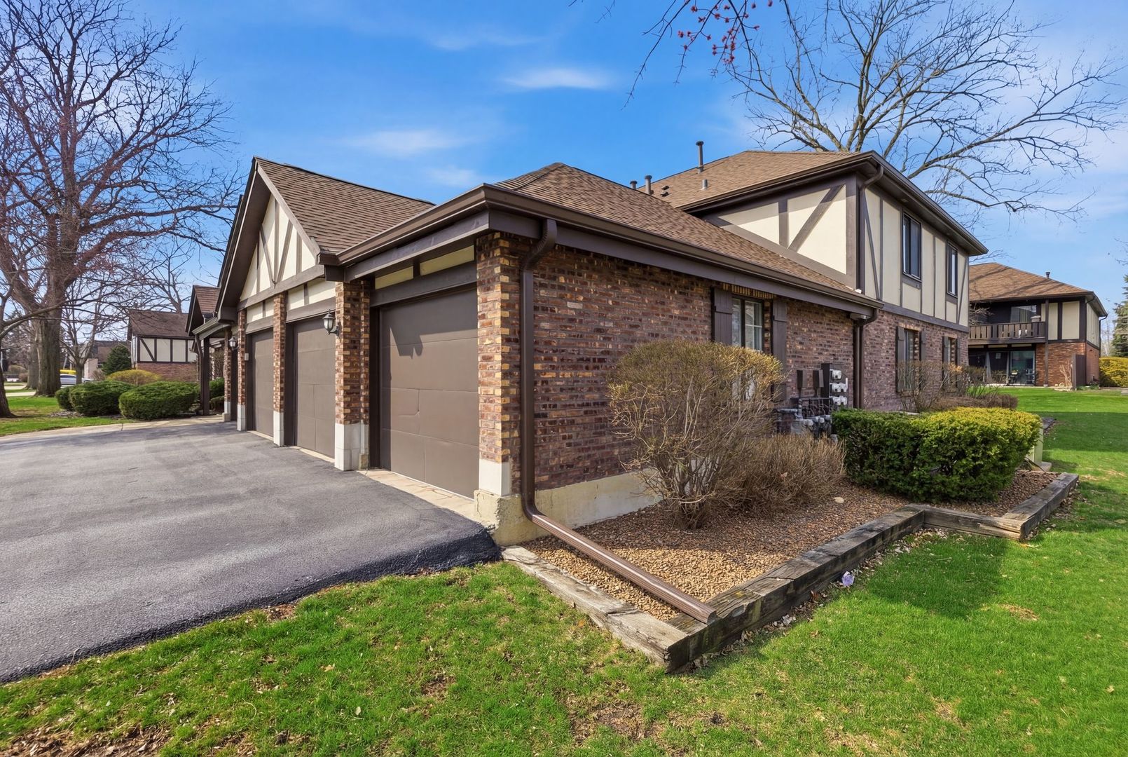 8216 Mulberry Court #8A, Palos Hills, IL 60465