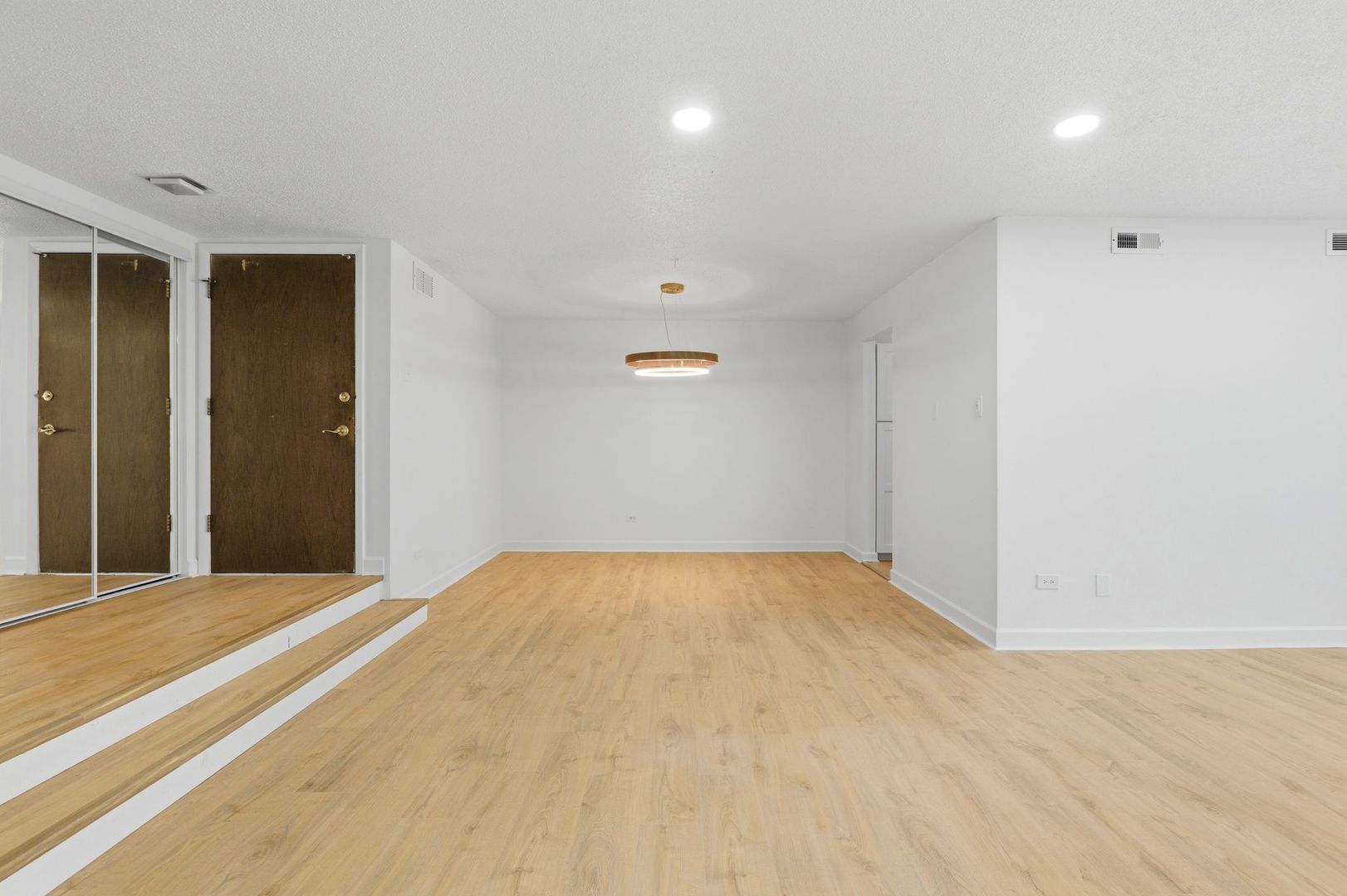 8216 Mulberry Court #8A, Palos Hills, IL 60465