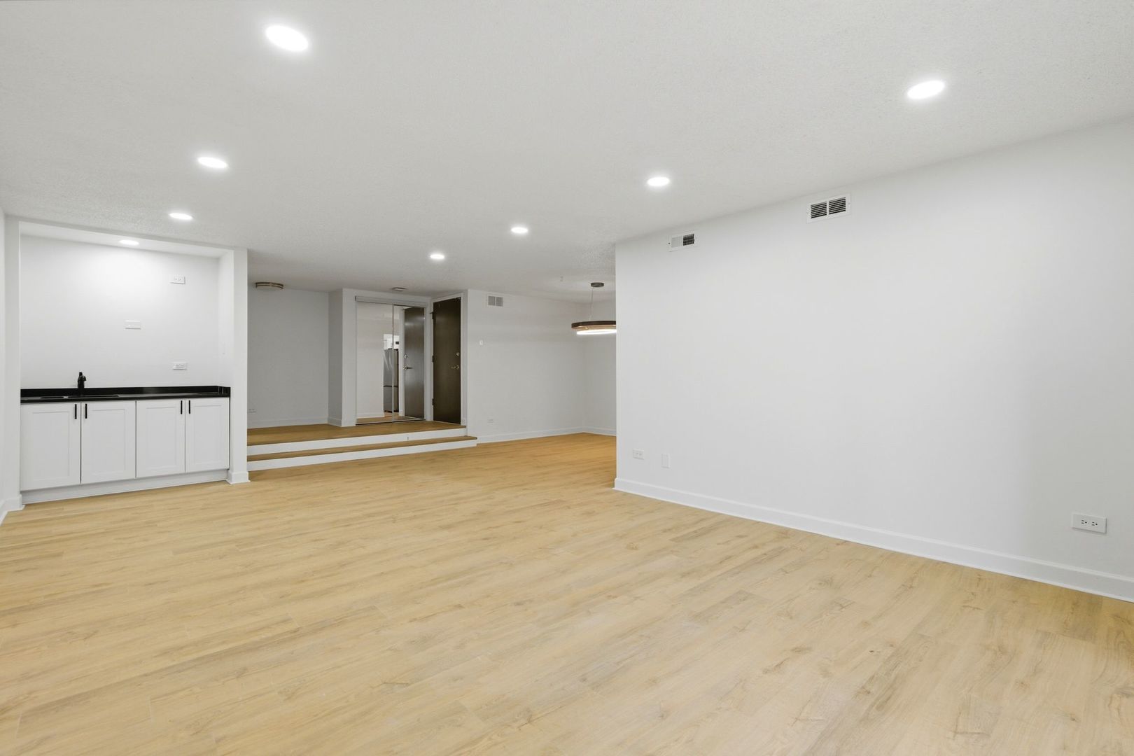 8216 Mulberry Court #8A, Palos Hills, IL 60465