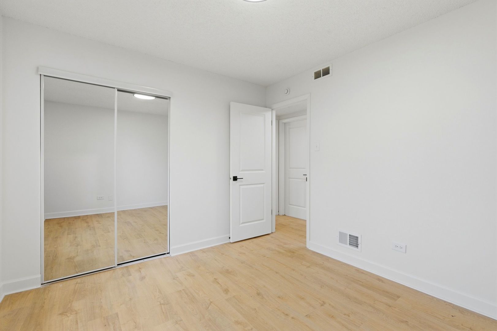 8216 Mulberry Court #8A, Palos Hills, IL 60465