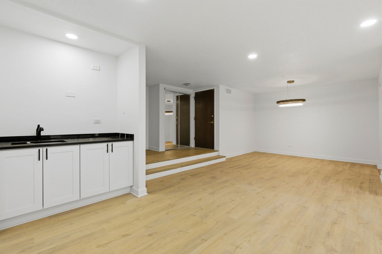 8216 Mulberry Court #8A, Palos Hills, IL 60465