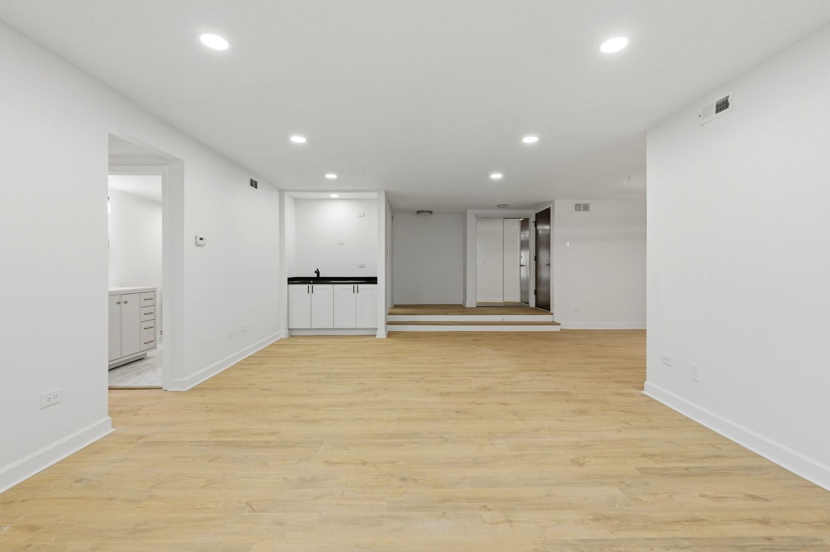 8216 Mulberry Court #8A, Palos Hills, IL 60465