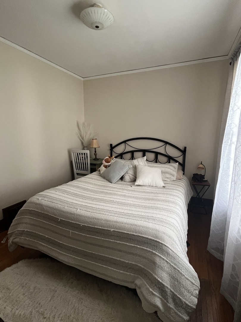 206 OAK Street #1R, Elgin, IL 60123