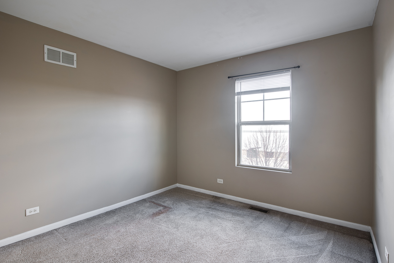 417 Plaza Place, Aurora, IL 60504