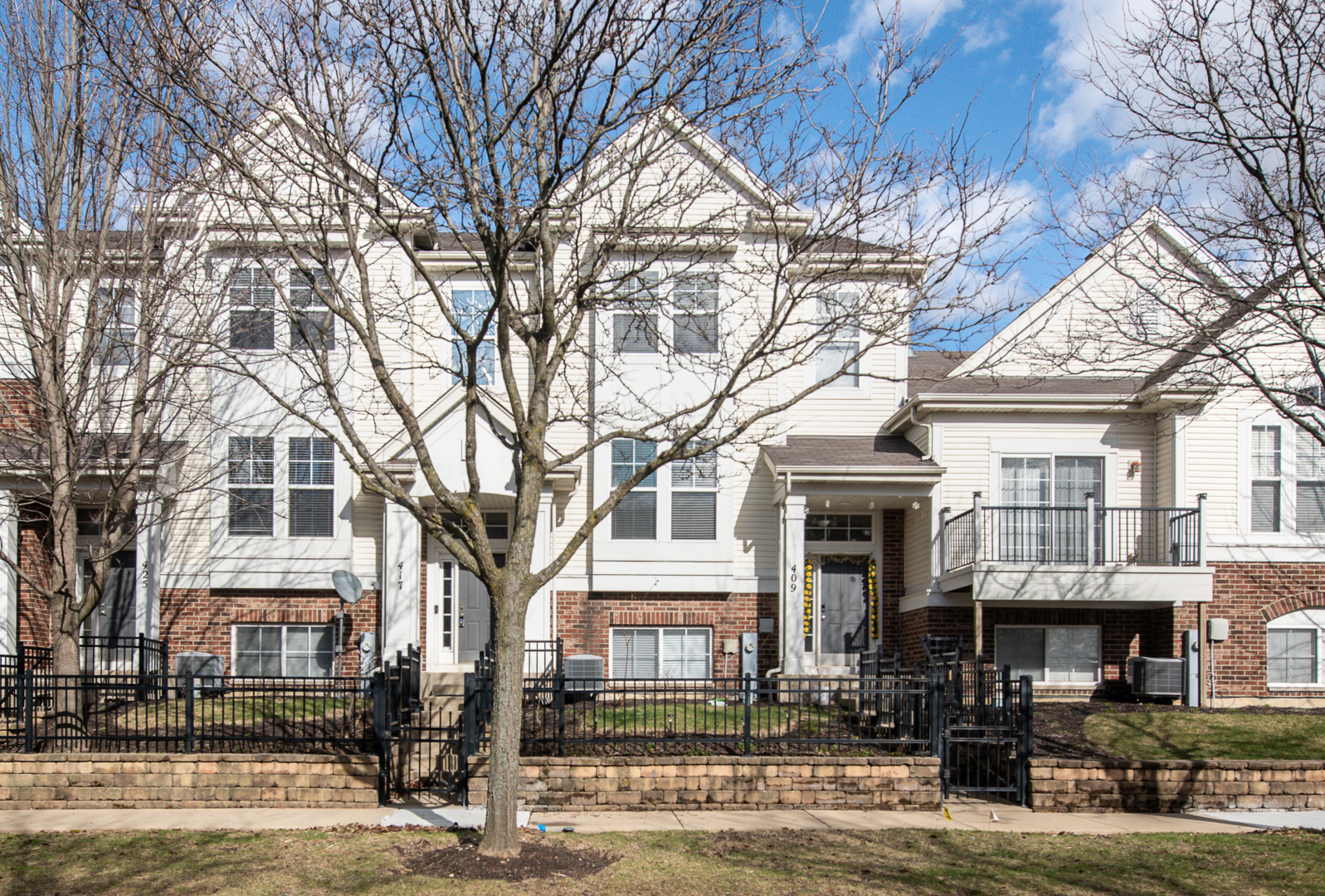 417 Plaza Place, Aurora, IL 60504