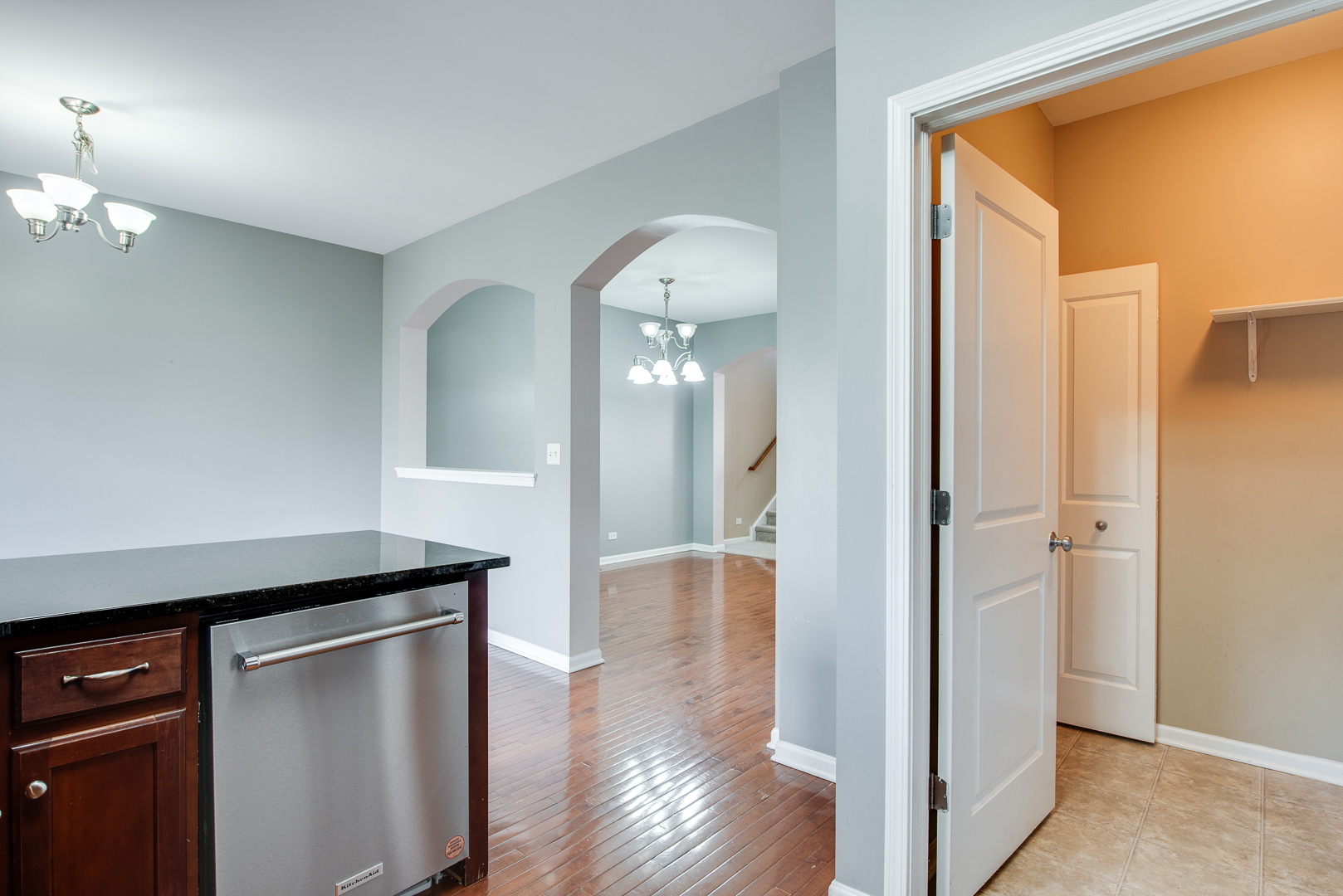 417 Plaza Place, Aurora, IL 60504