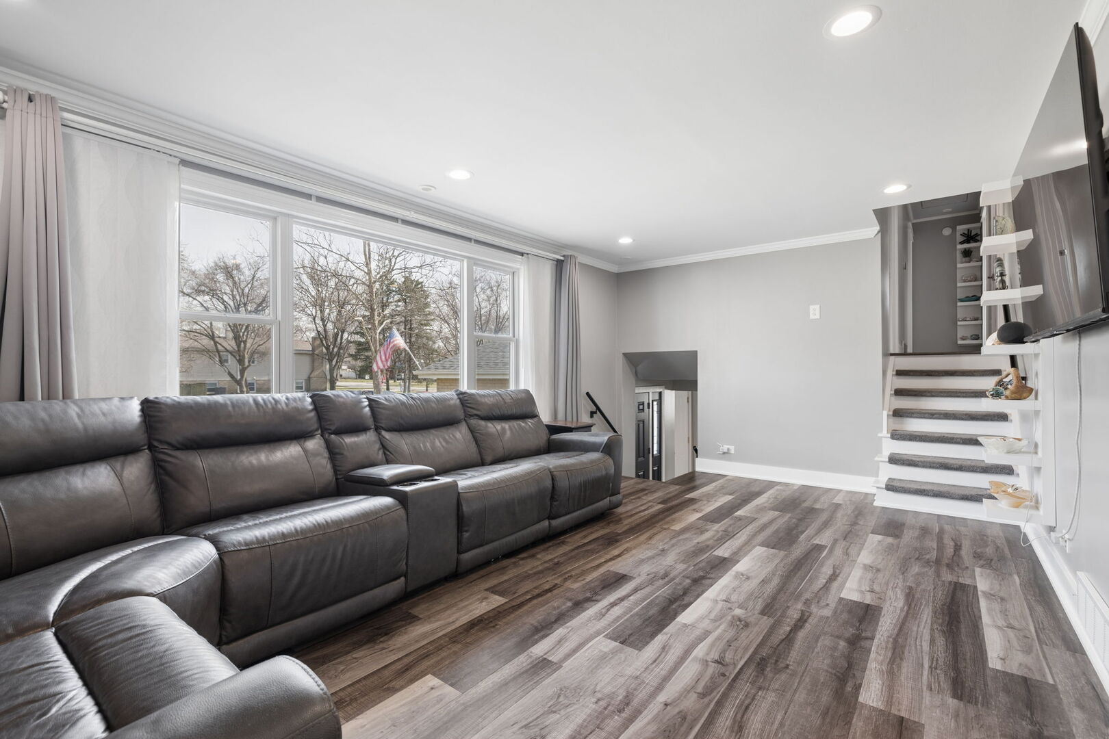 6922 Sierra Drive, Darien, IL 60561