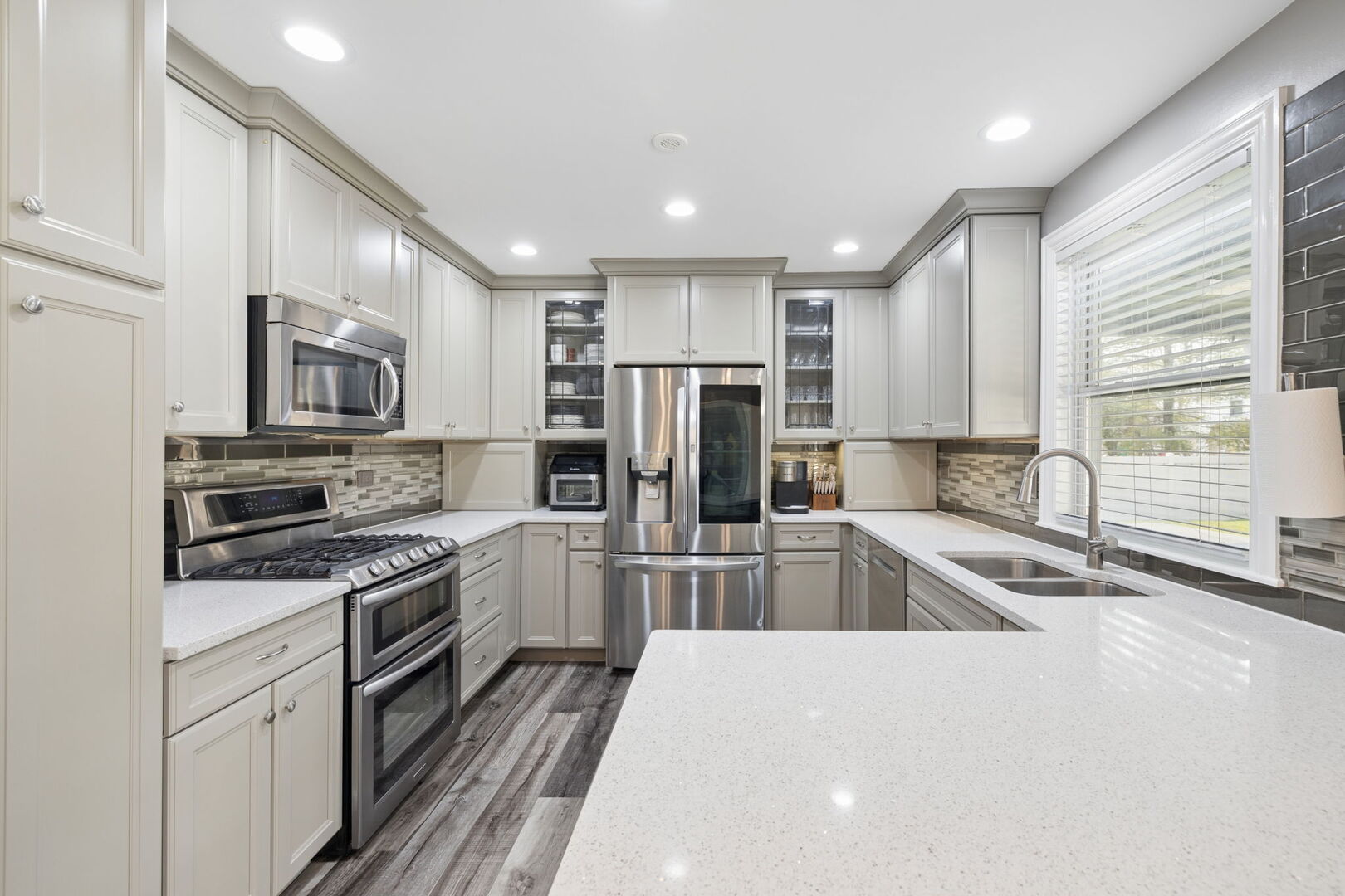 6922 Sierra Drive, Darien, IL 60561