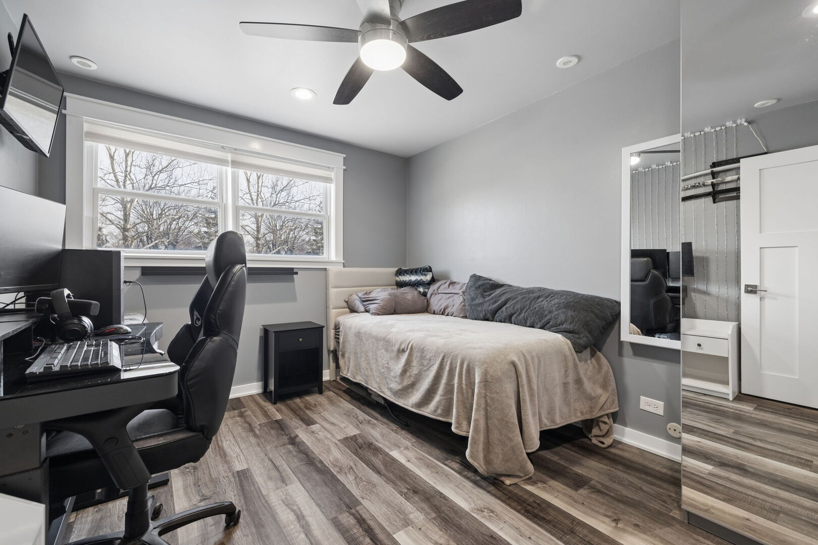 6922 Sierra Drive, Darien, IL 60561