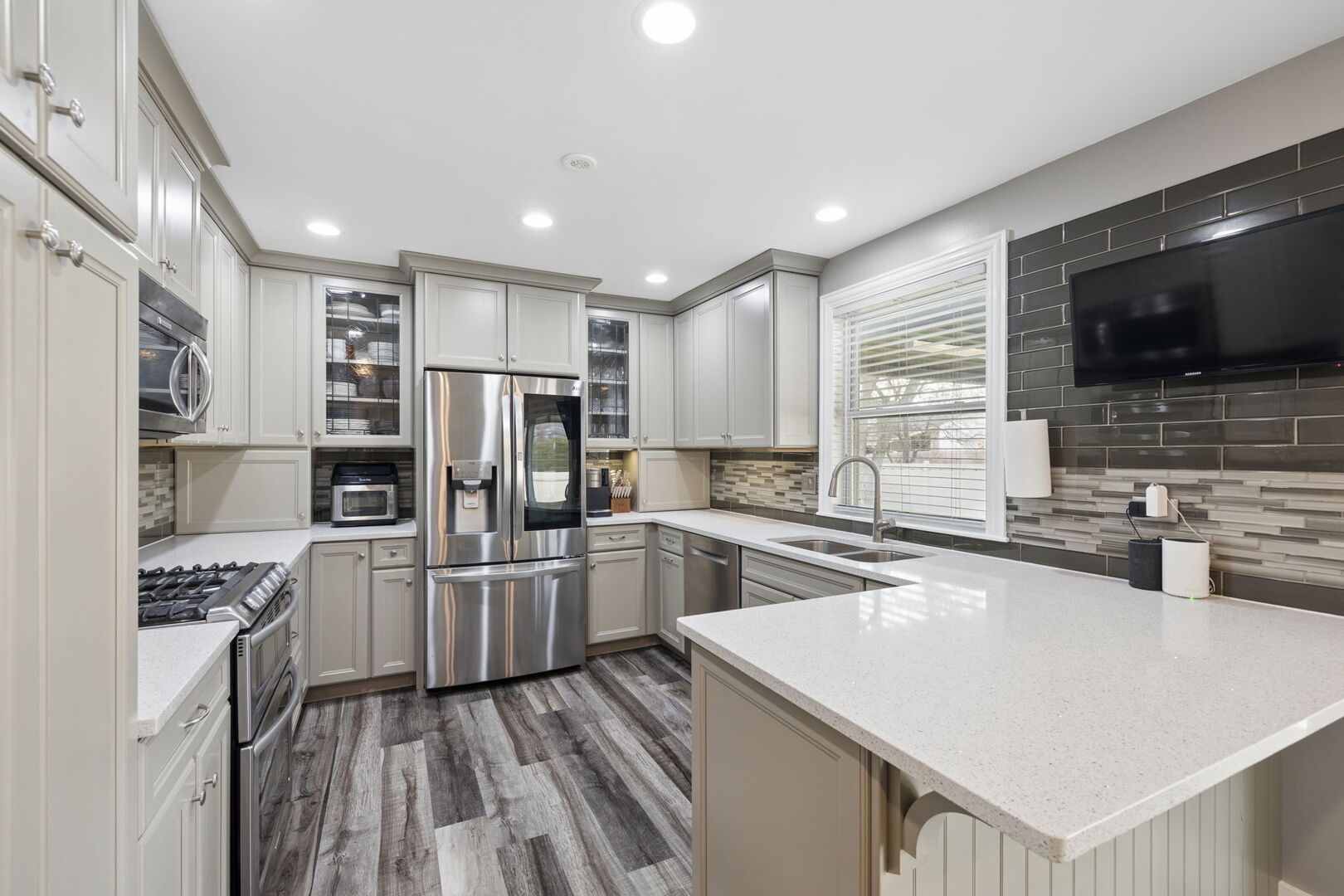 6922 Sierra Drive, Darien, IL 60561