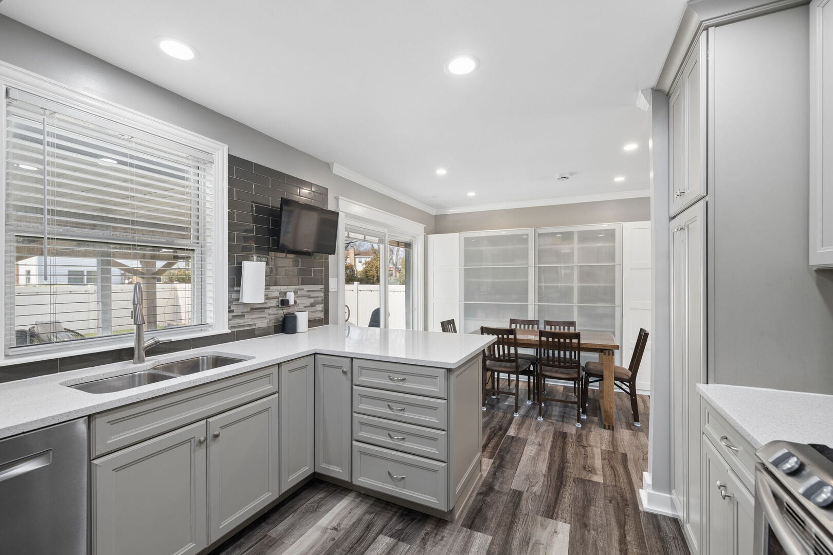 6922 Sierra Drive, Darien, IL 60561