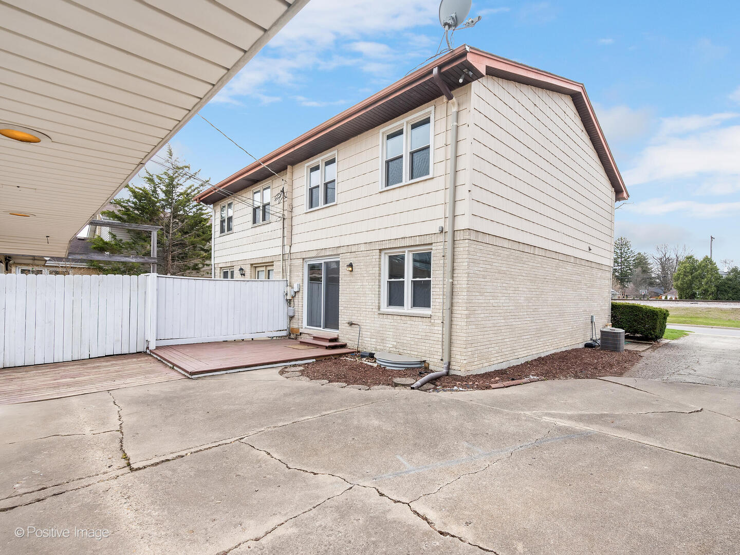 285 E 1st Street, Elmhurst, IL 60126