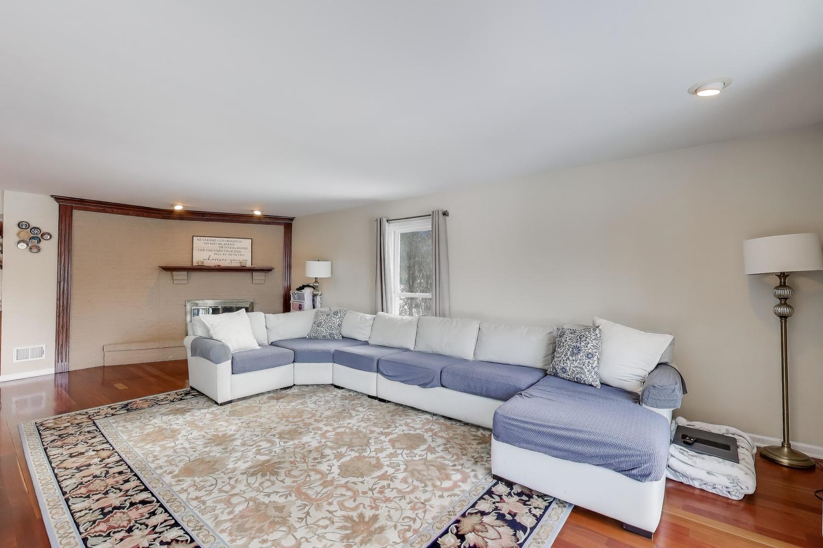 26 Brandywine Road, South Barrington, IL 60010