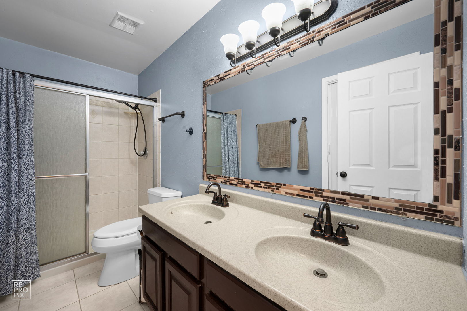 185 Harding Drive, Glendale Heights, IL 60139