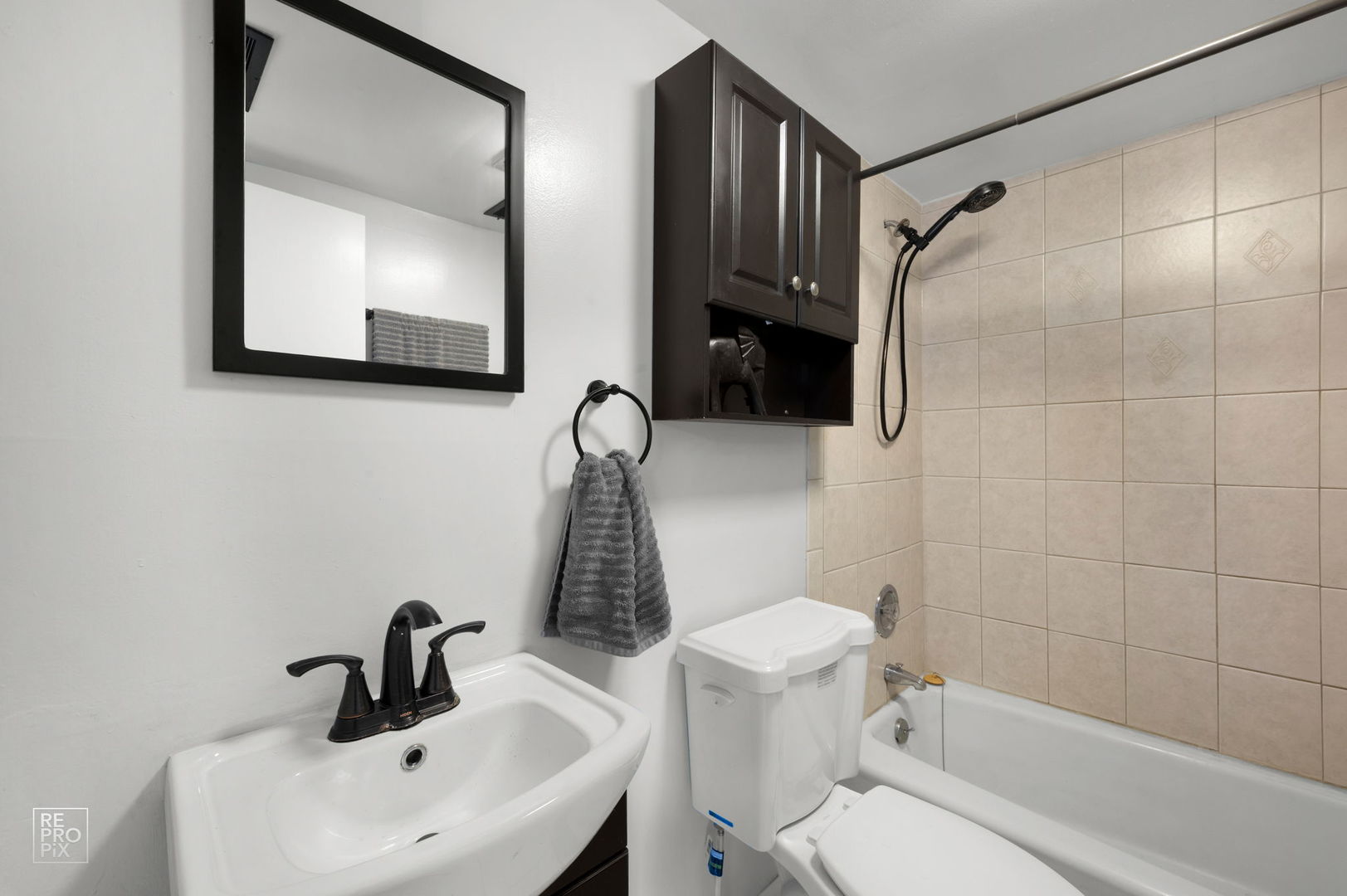 185 Harding Drive, Glendale Heights, IL 60139