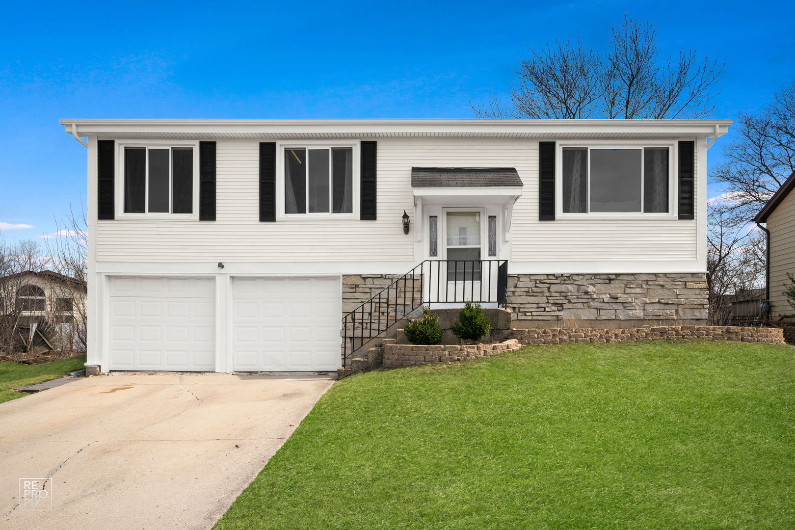 185 Harding Drive, Glendale Heights, IL 60139