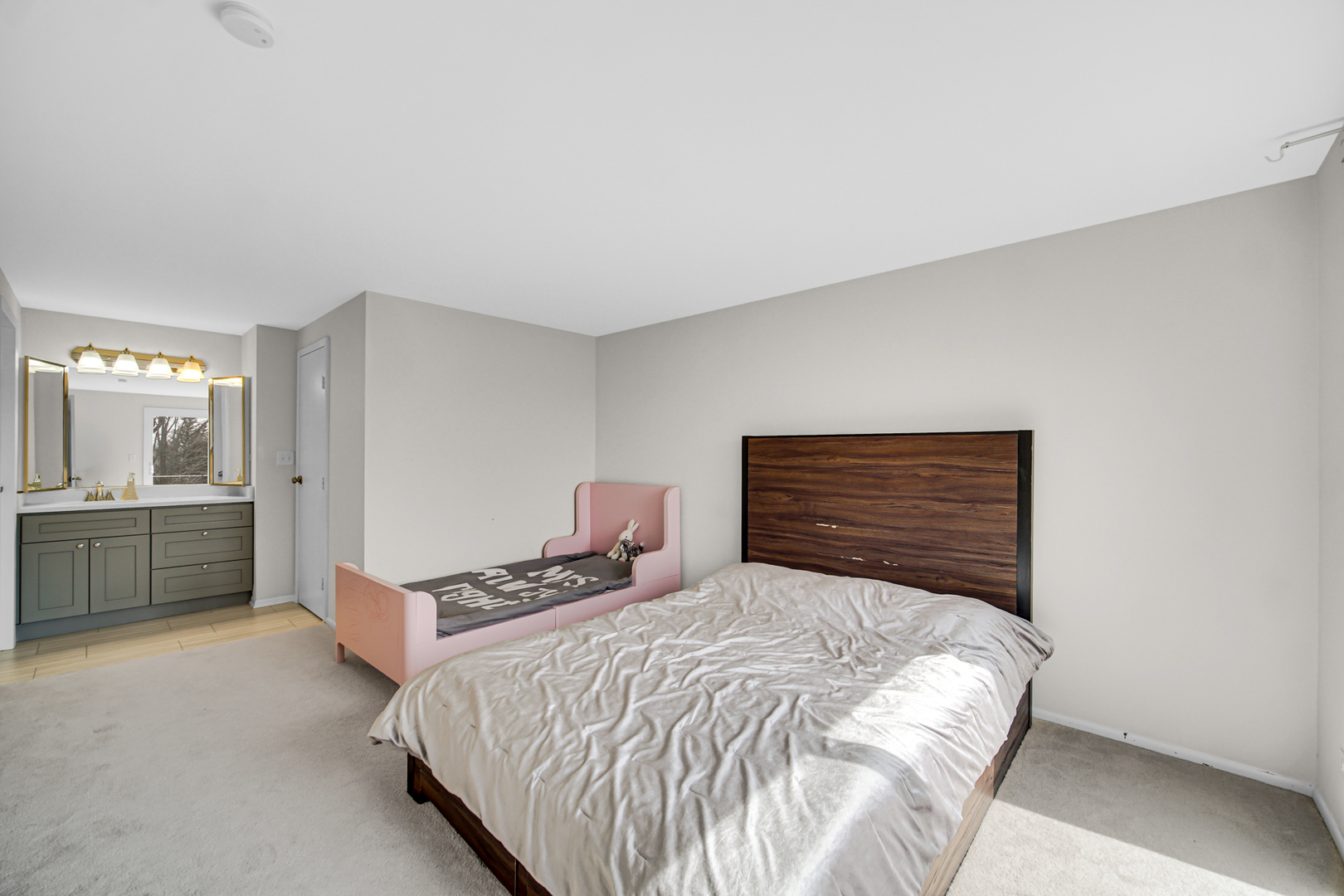 611 Kendall Court, Schaumburg, IL 60194