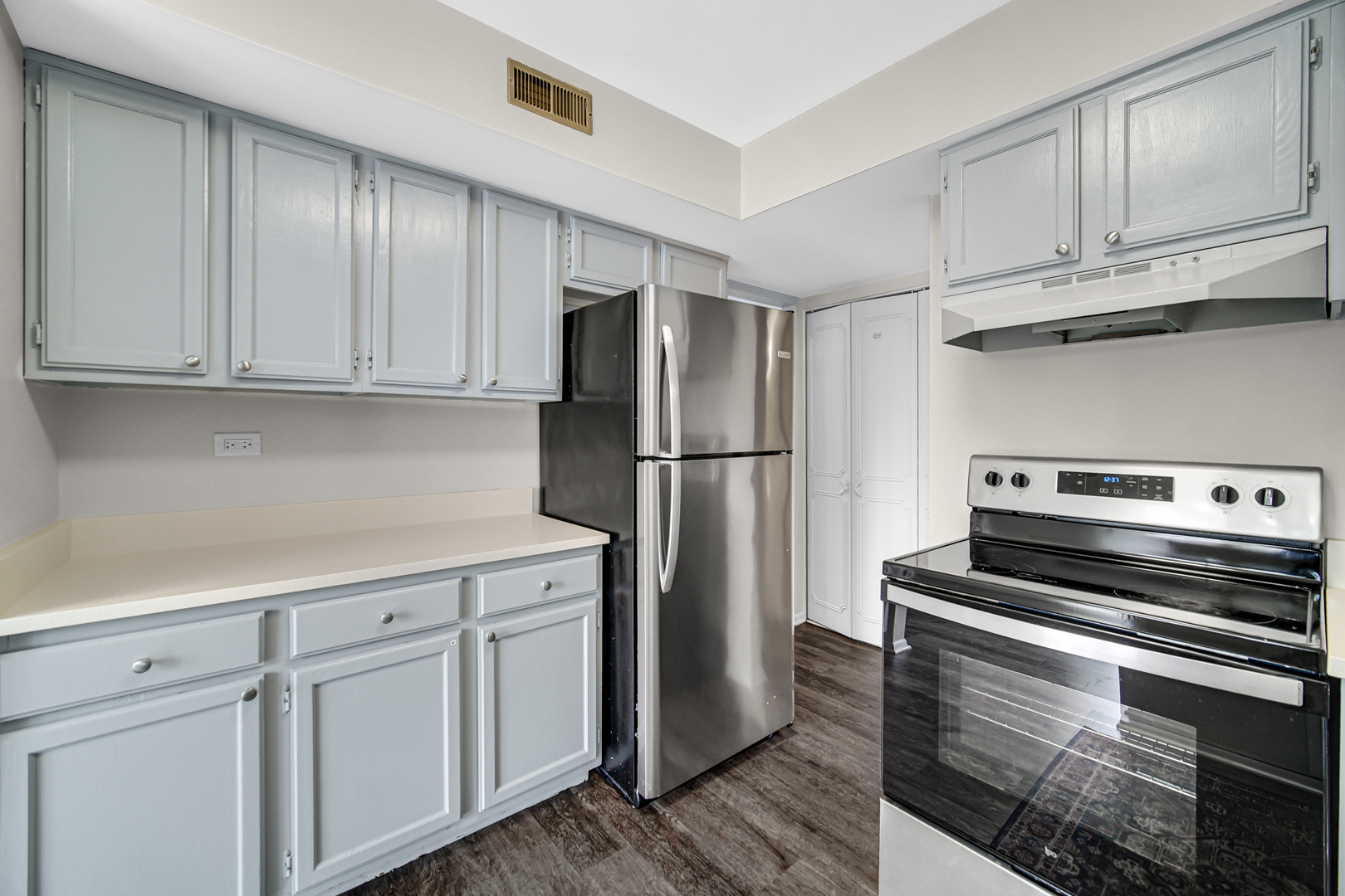 611 Kendall Court, Schaumburg, IL 60194