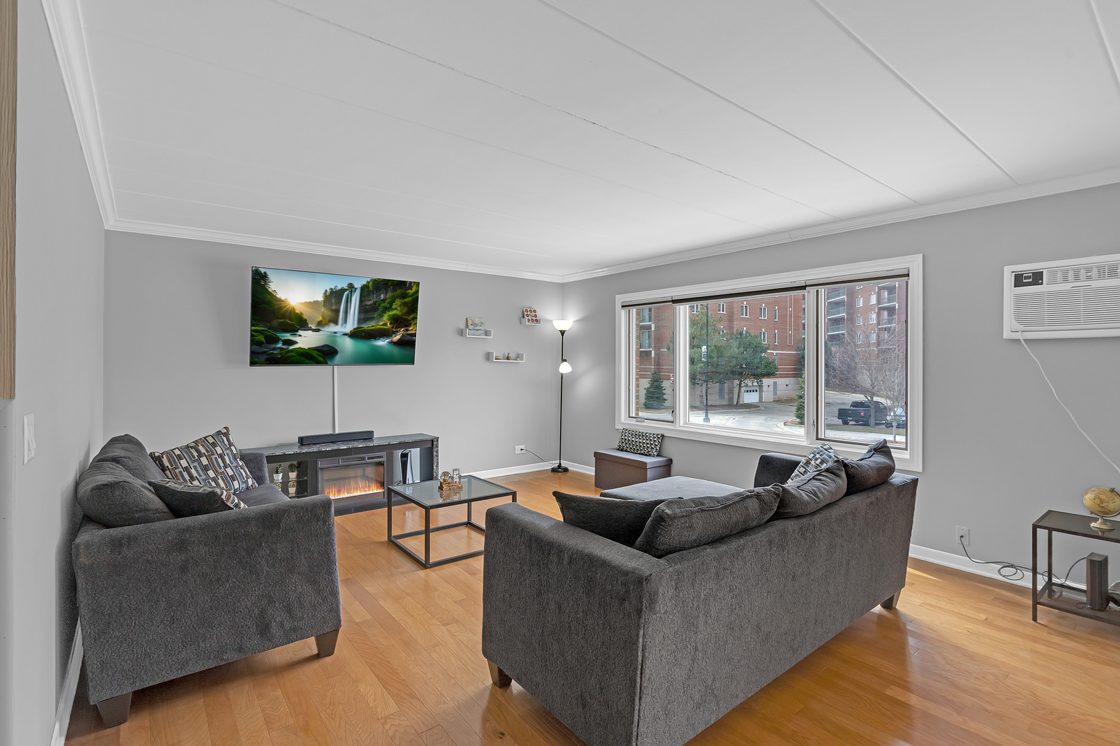 659 S Des Plaines River Road #2A, Des Plaines, IL 60016