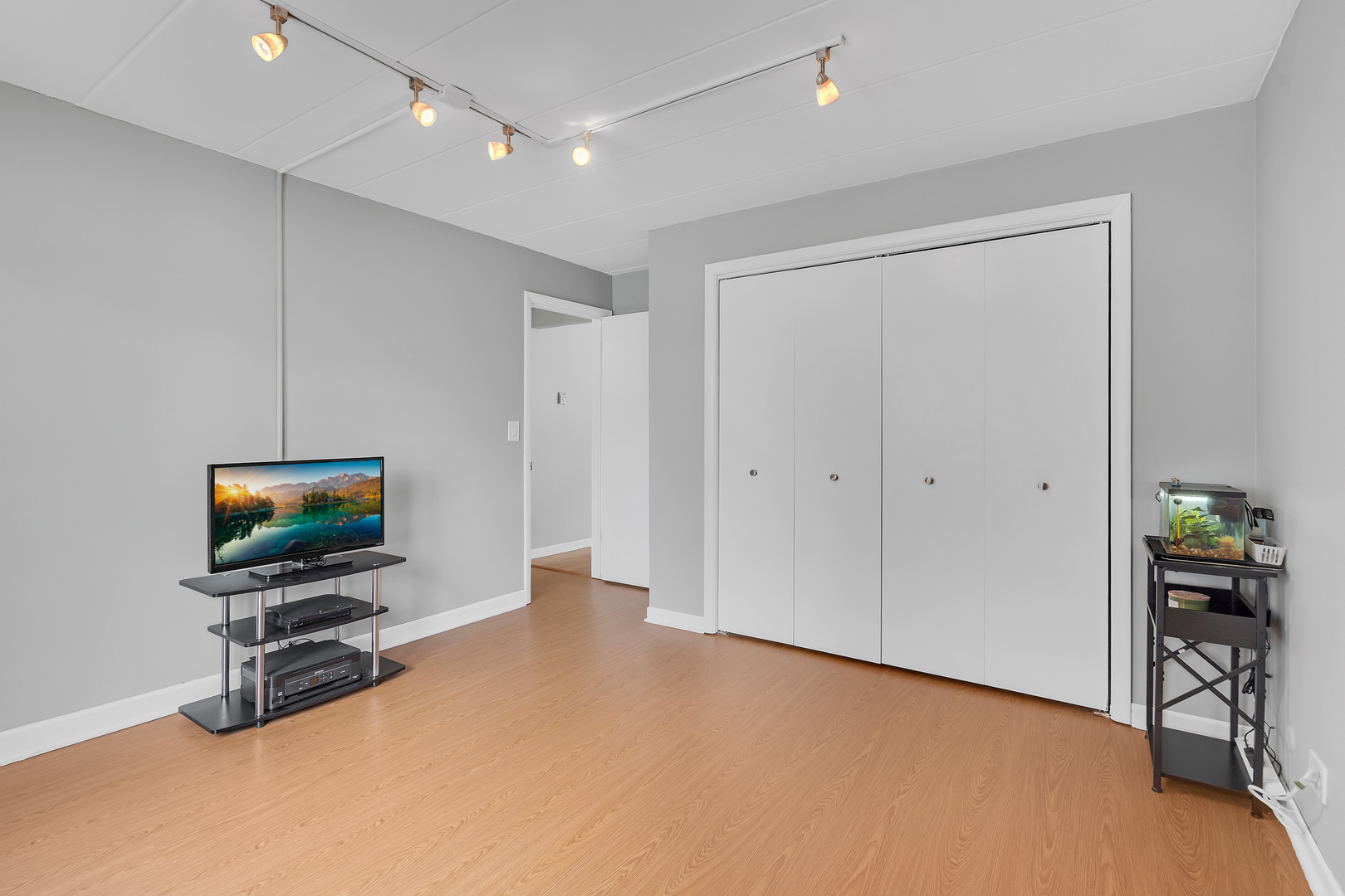 659 S Des Plaines River Road #2A, Des Plaines, IL 60016