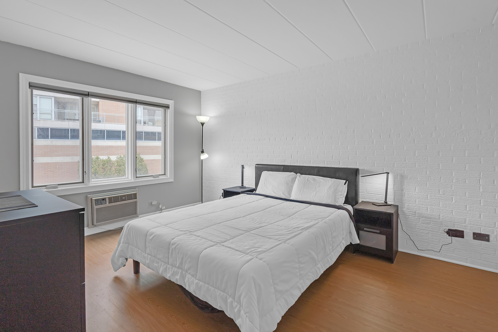 659 S Des Plaines River Road #2A, Des Plaines, IL 60016