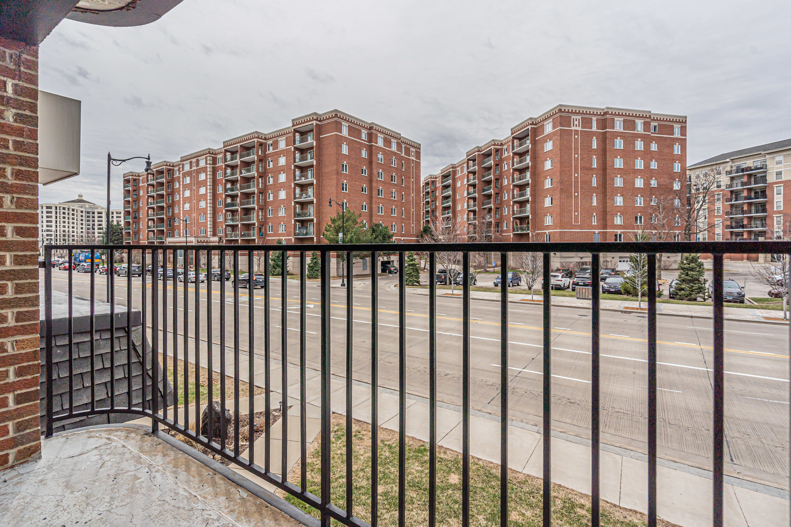 659 S Des Plaines River Road #2A, Des Plaines, IL 60016