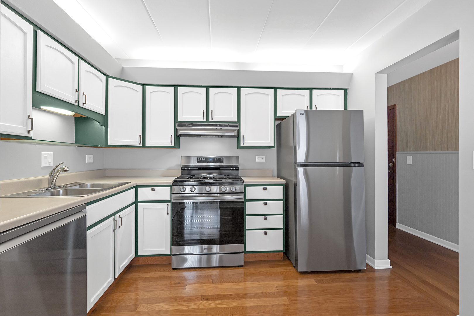 659 S Des Plaines River Road #2A, Des Plaines, IL 60016