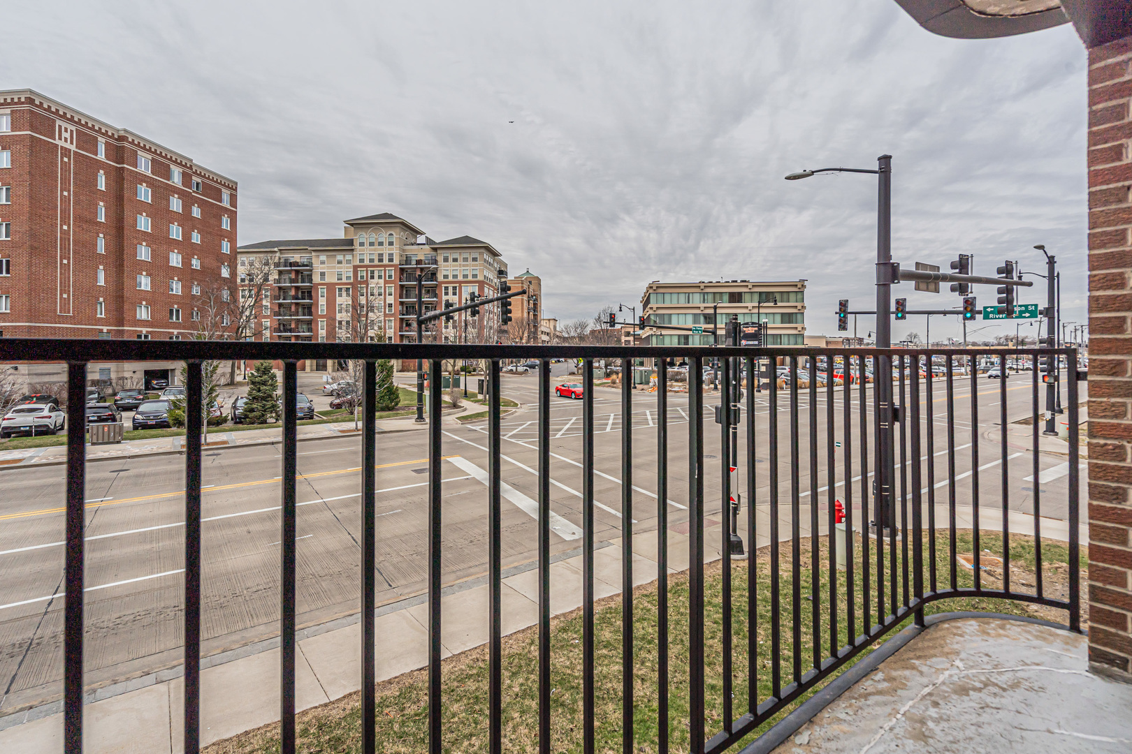 659 S Des Plaines River Road #2A, Des Plaines, IL 60016