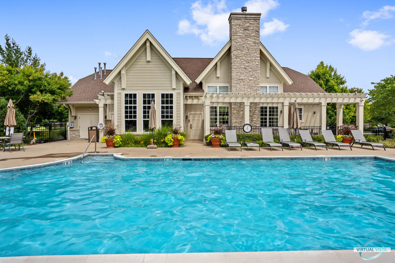 1660 Briarheath Drive, Aurora, IL 60505