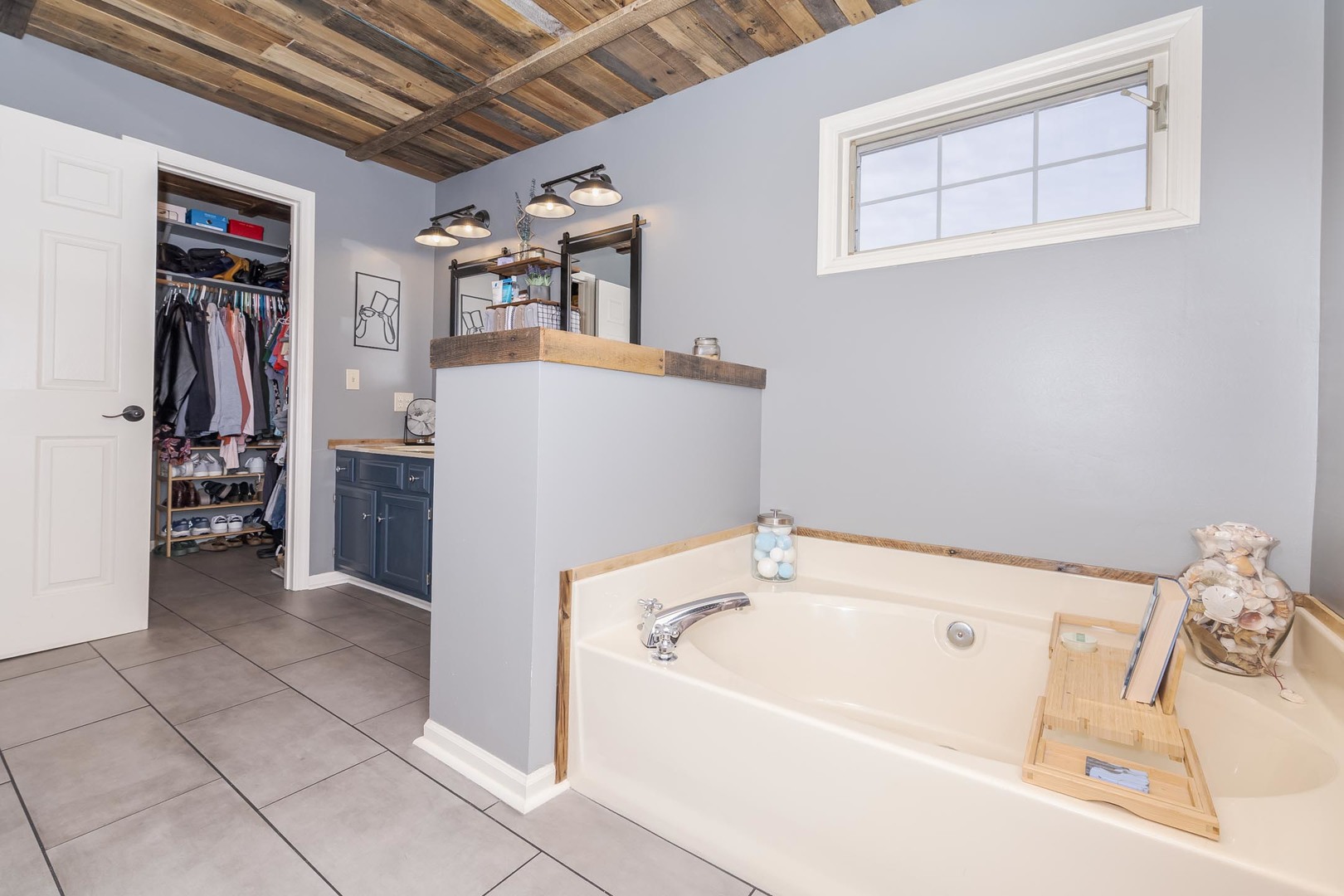 1418 Mill Creek Road, Bloomington, IL 61704