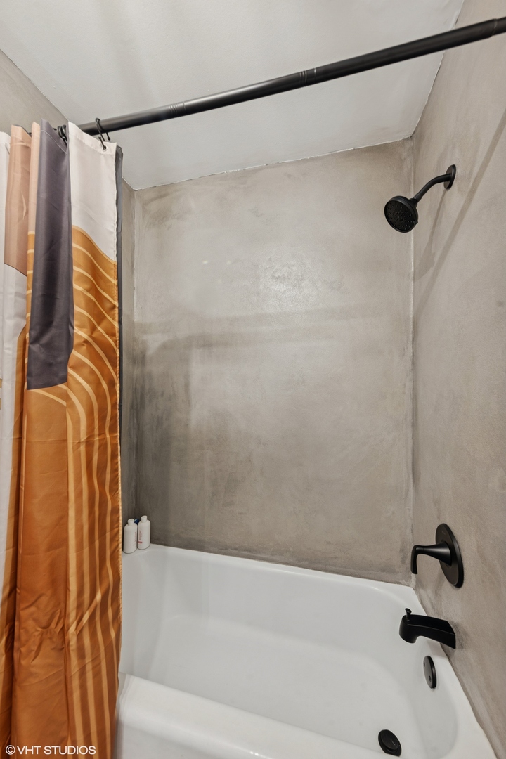 111 E Chestnut Street #21B, Chicago, IL 60611