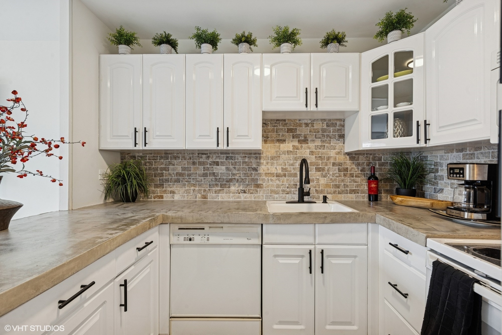 111 E Chestnut Street #21B, Chicago, IL 60611