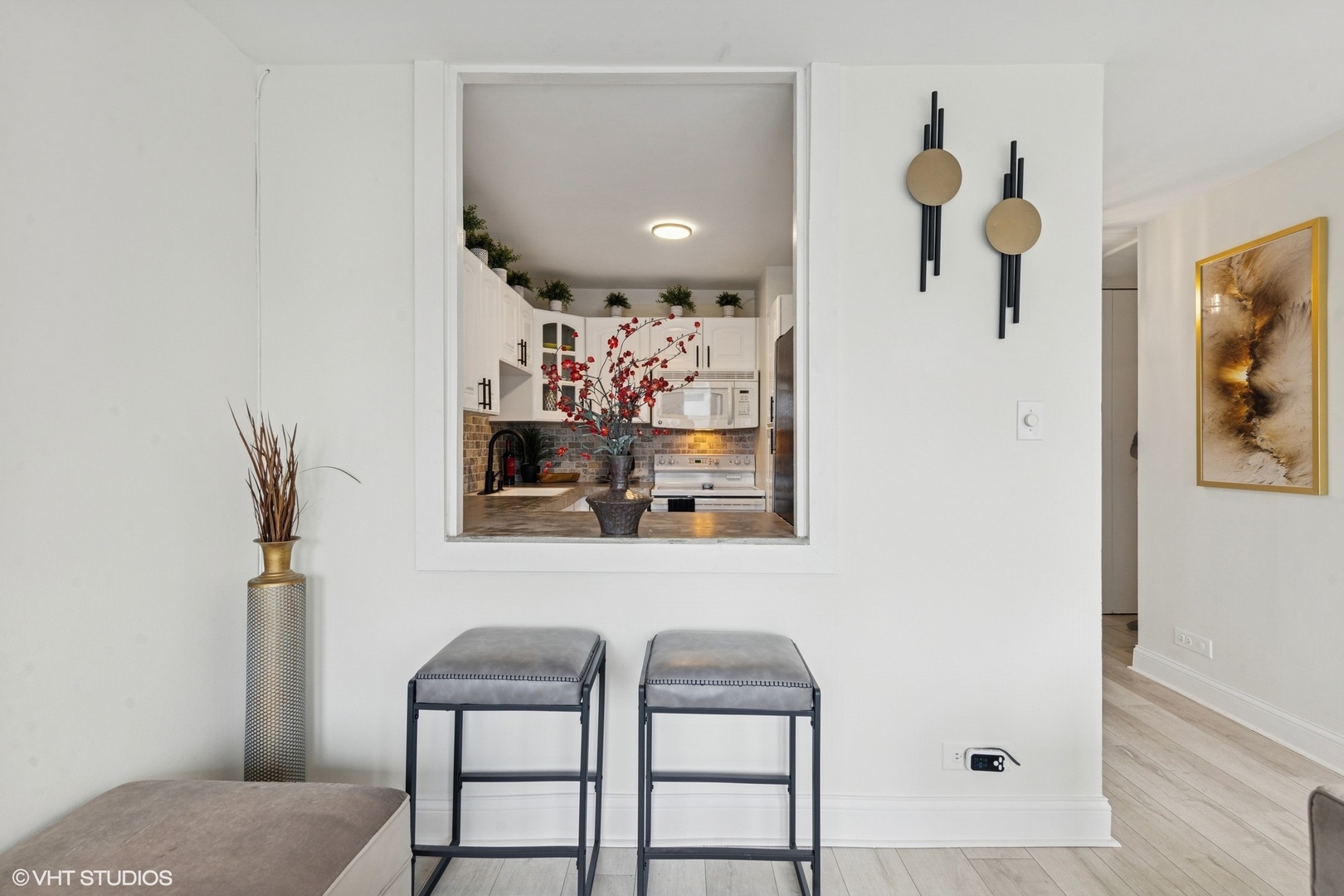 111 E Chestnut Street #21B, Chicago, IL 60611