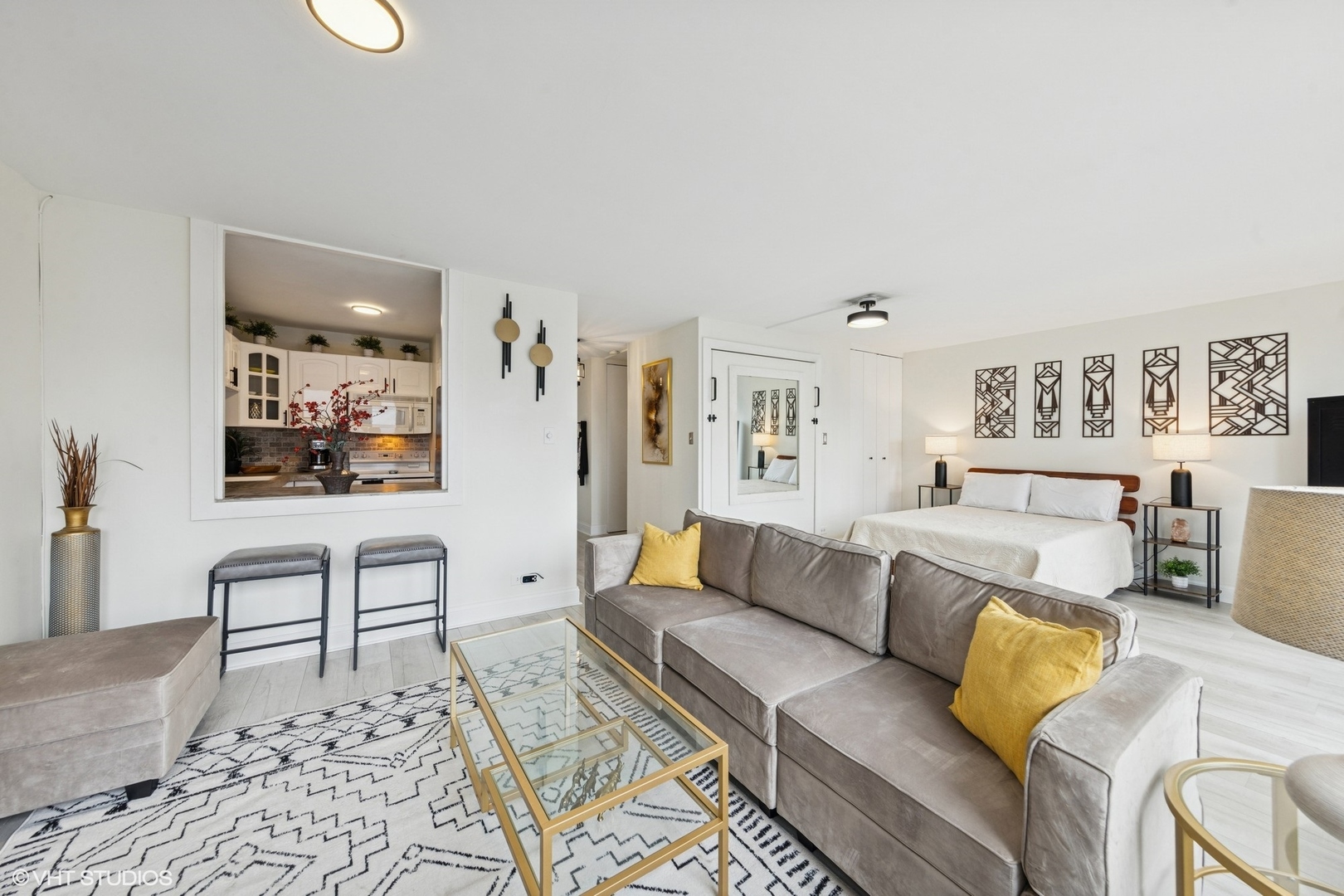 111 E Chestnut Street #21B, Chicago, IL 60611