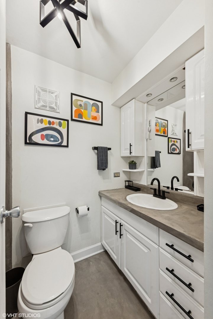 111 E Chestnut Street #21B, Chicago, IL 60611