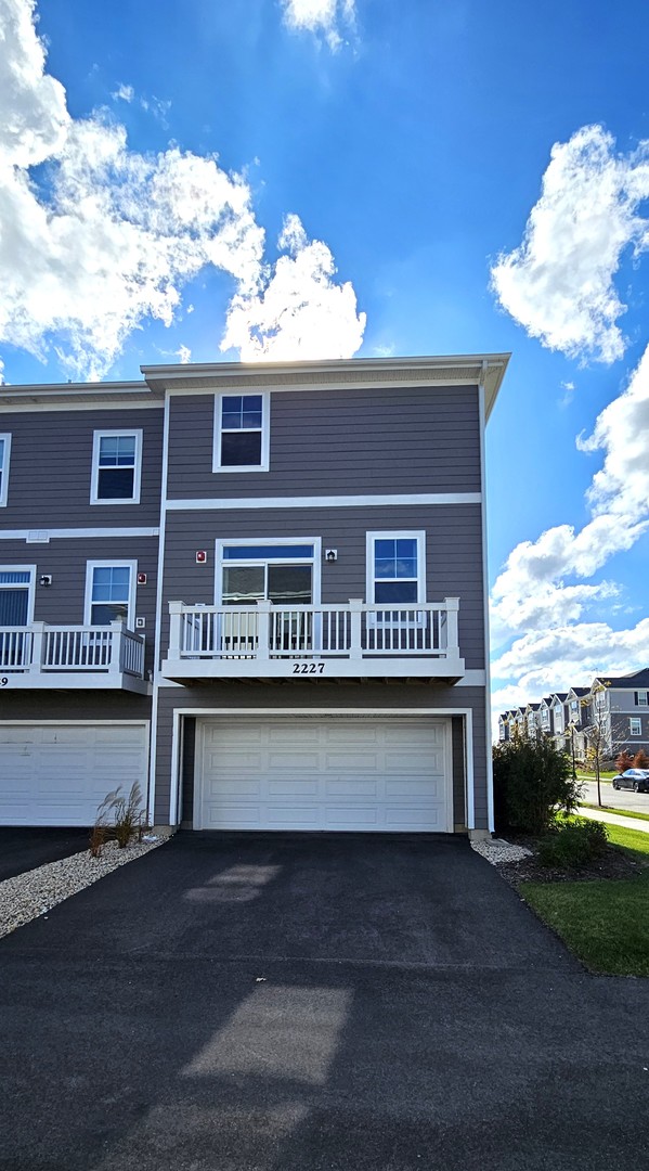 2227 Glacier Street, Mundelein, IL 60060