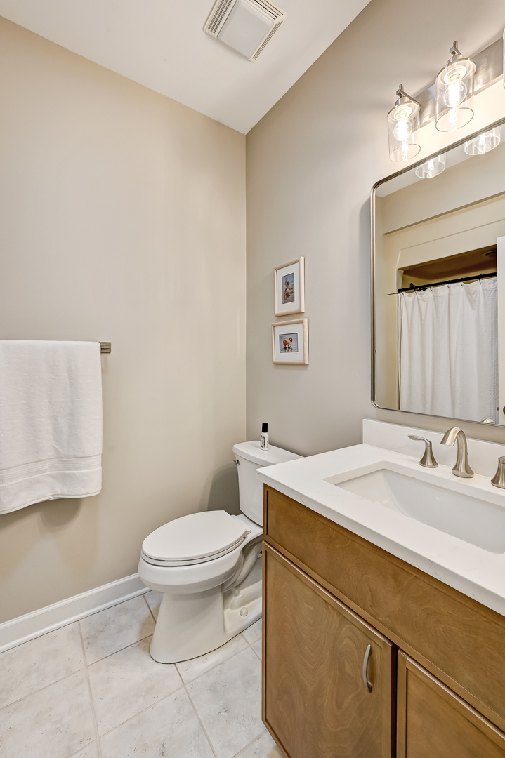 210 N Cass Avenue #6, Westmont, IL 60559