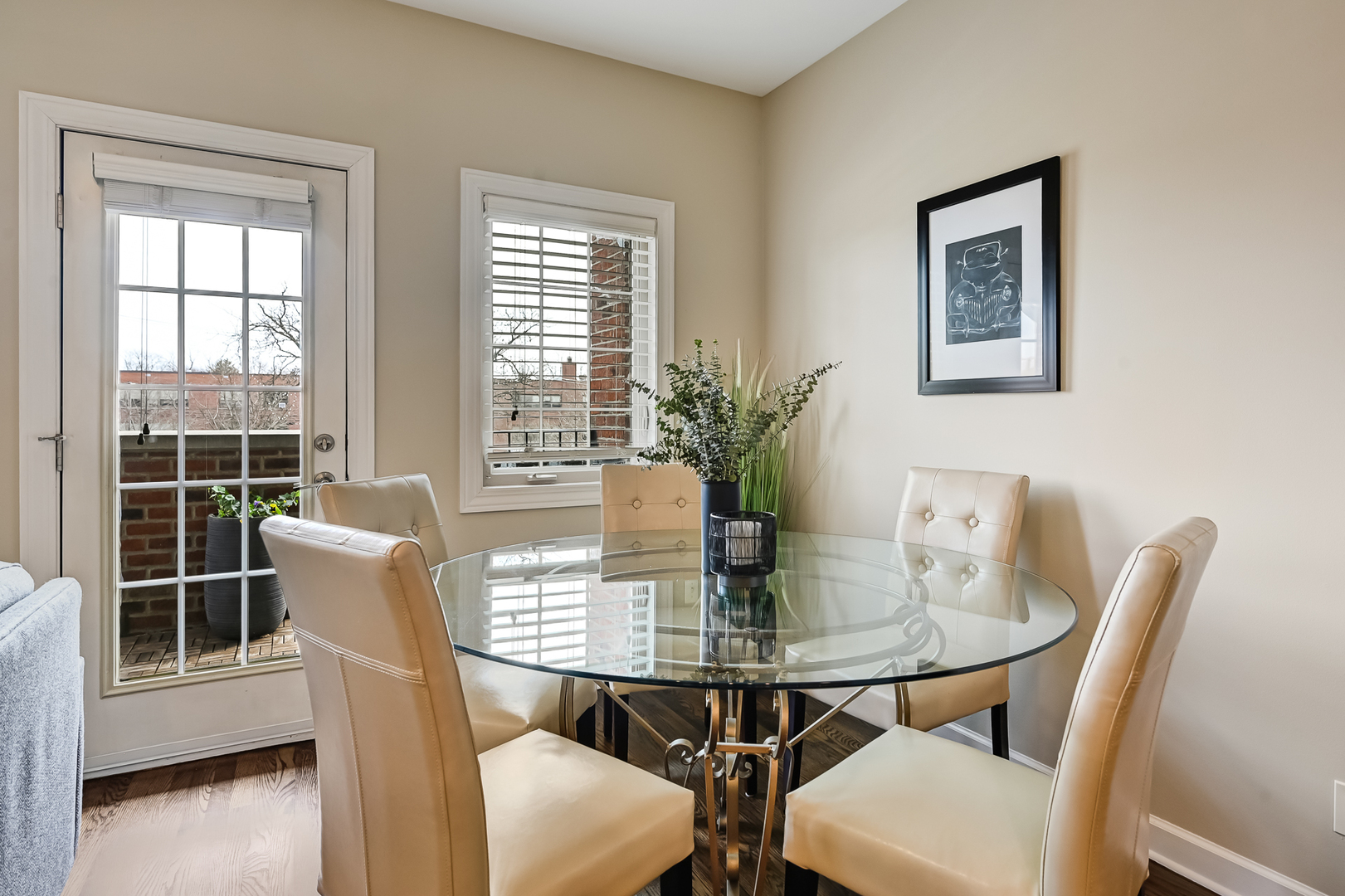 210 N Cass Avenue #6, Westmont, IL 60559