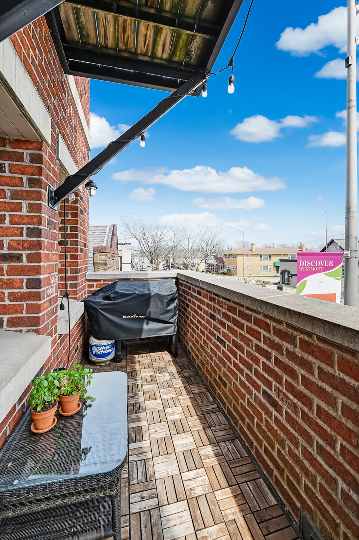 210 N Cass Avenue #6, Westmont, IL 60559