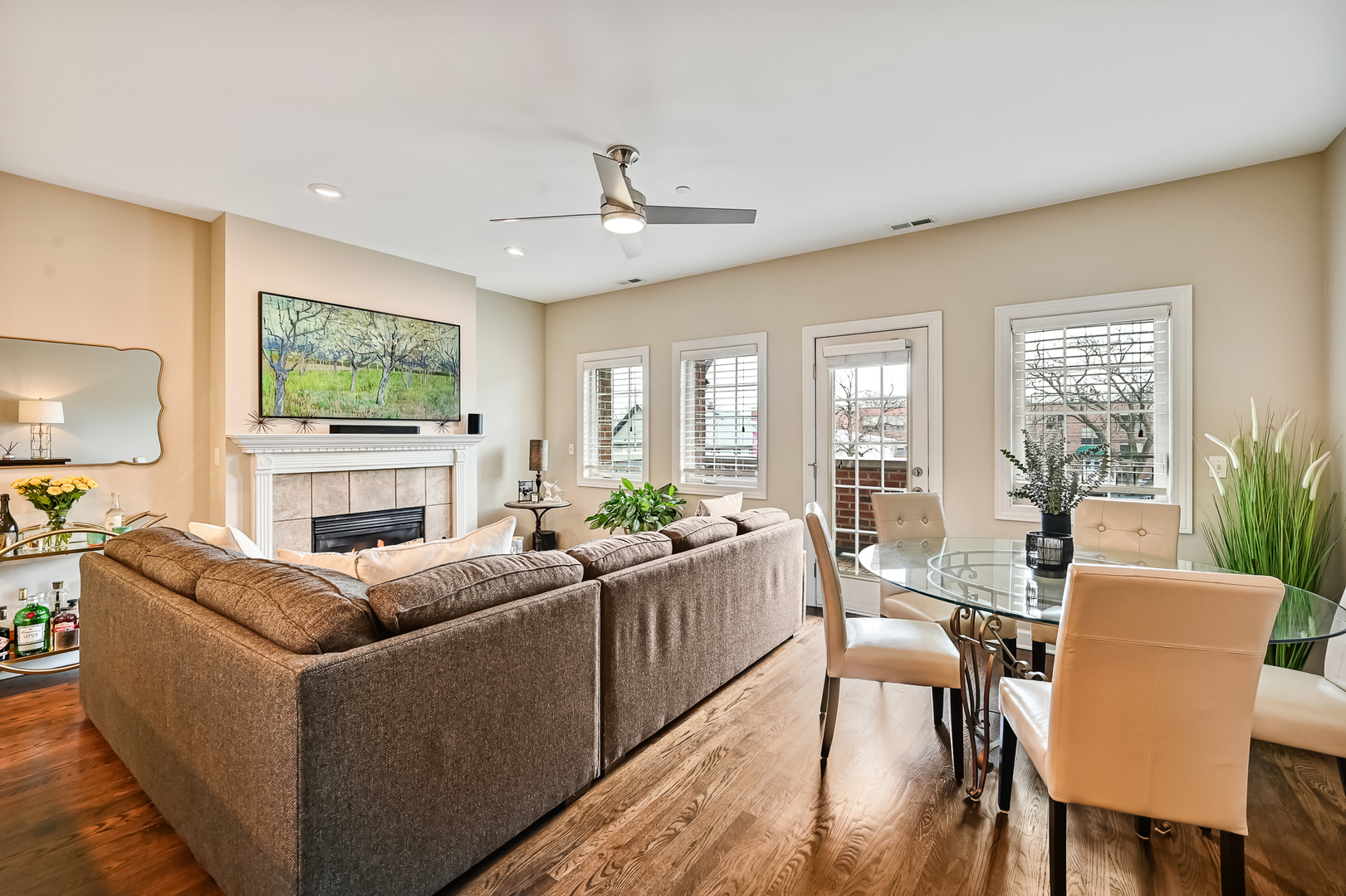 210 N Cass Avenue #6, Westmont, IL 60559