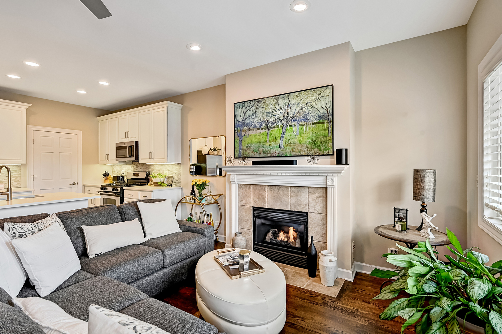 210 N Cass Avenue #6, Westmont, IL 60559