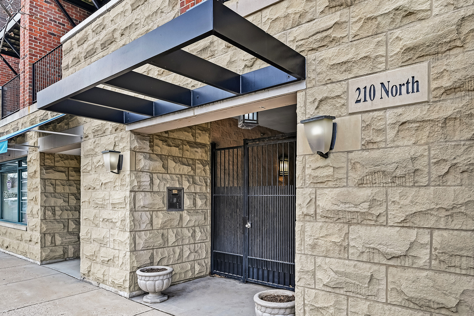 210 N Cass Avenue #6, Westmont, IL 60559