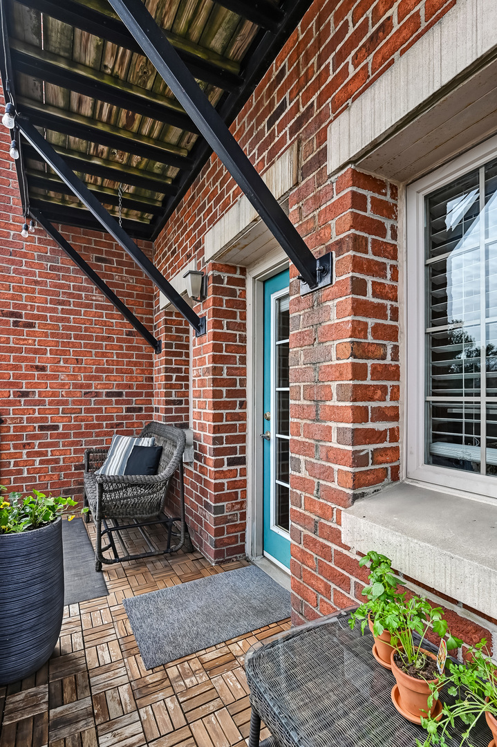 210 N Cass Avenue #6, Westmont, IL 60559