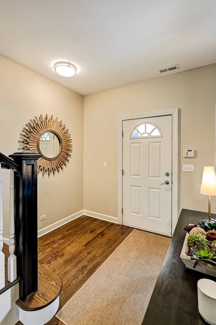 210 N Cass Avenue #6, Westmont, IL 60559