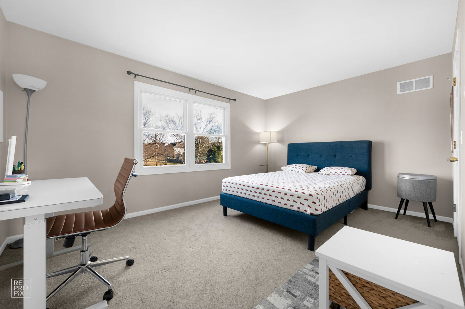 2220 Brookwood Drive, South Elgin, IL 60177