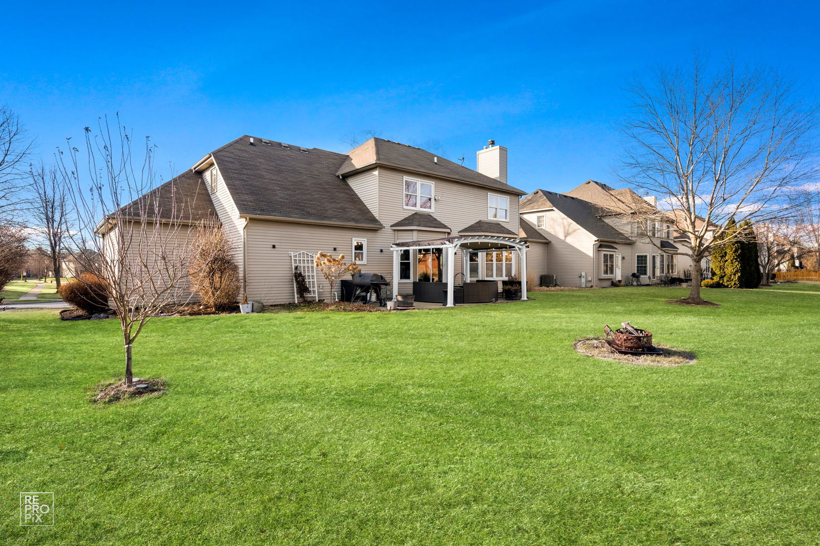 2220 Brookwood Drive, South Elgin, IL 60177