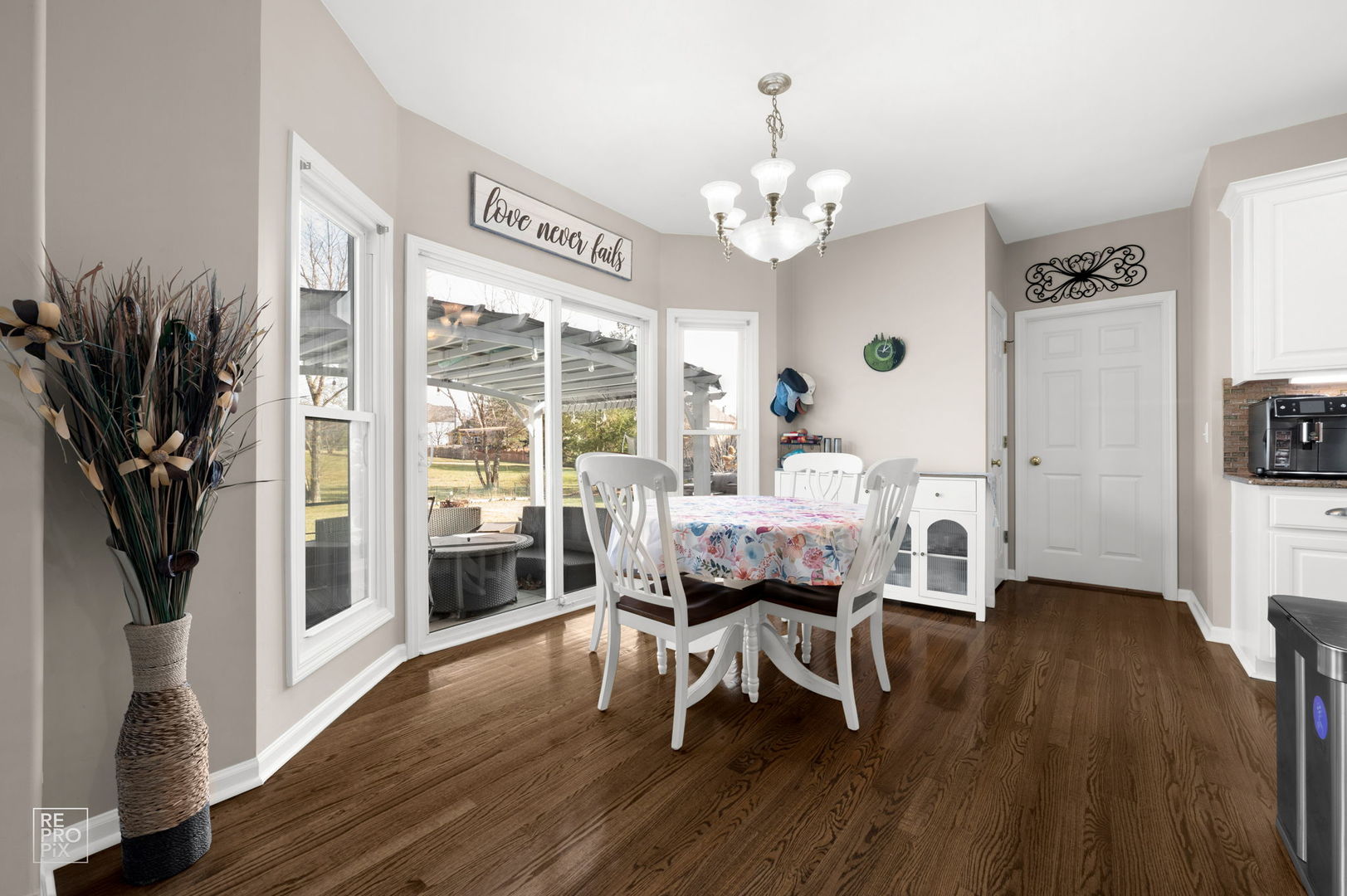 2220 Brookwood Drive, South Elgin, IL 60177