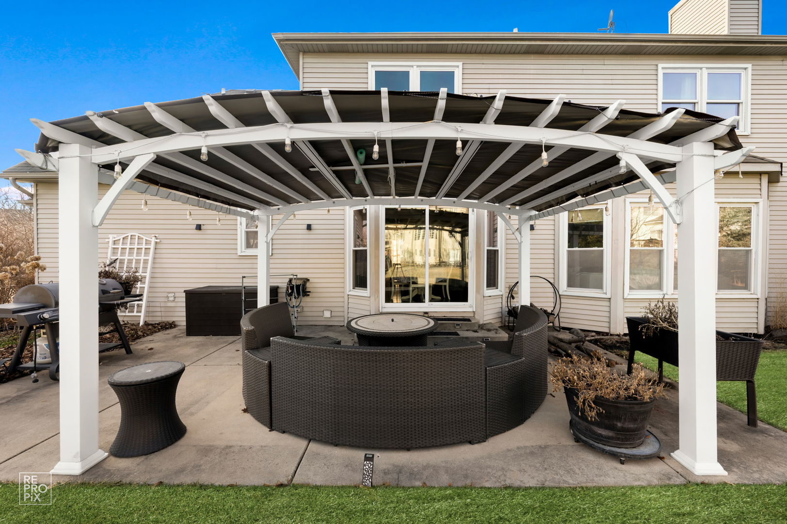 2220 Brookwood Drive, South Elgin, IL 60177