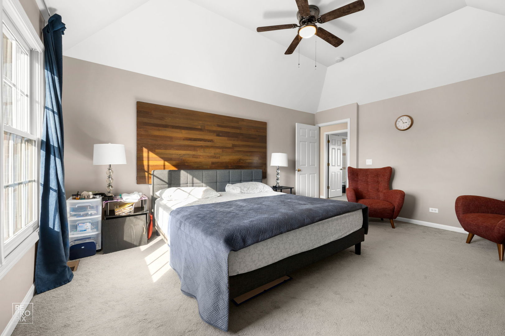 2220 Brookwood Drive, South Elgin, IL 60177